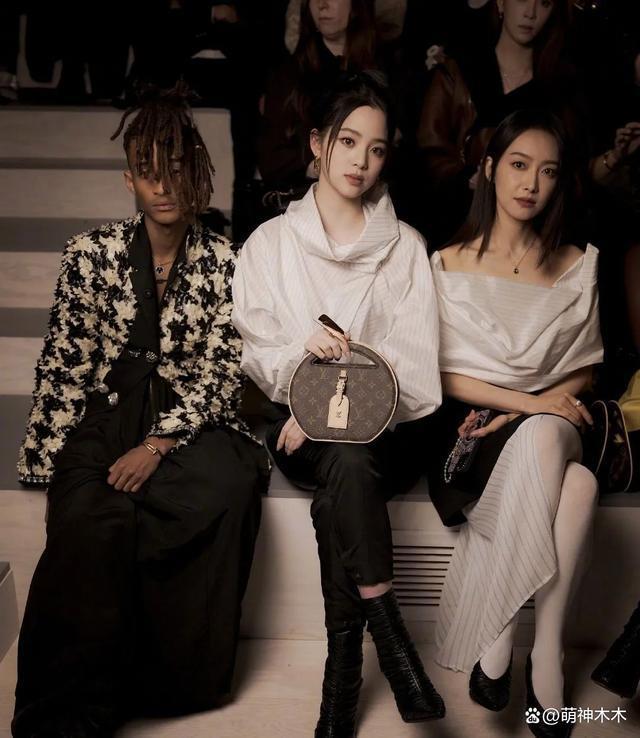 LV大秀代言人待遇：刘亦菲被大咖环绕，周冬雨身旁冷清