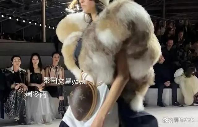 LV大秀代言人待遇：刘亦菲被大咖环绕，周冬雨身旁冷清