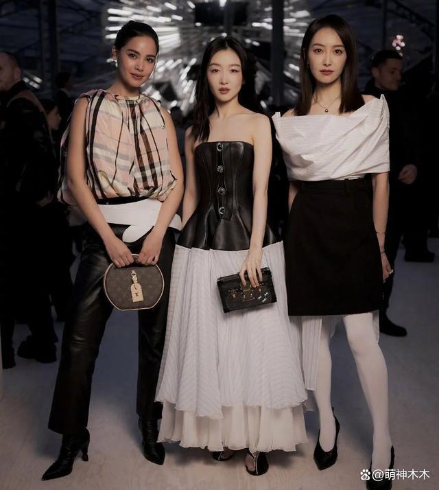 LV大秀代言人待遇：刘亦菲被大咖环绕，周冬雨身旁冷清