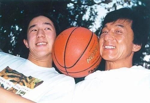 最有钱的老爸，最霸气的老妈，最漂亮的老婆，他却最无能？