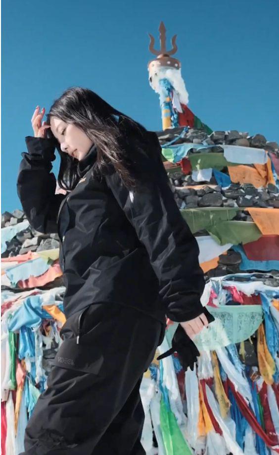 甜馨频遭网暴而销号退网，李小璐发文维护，网友力挺