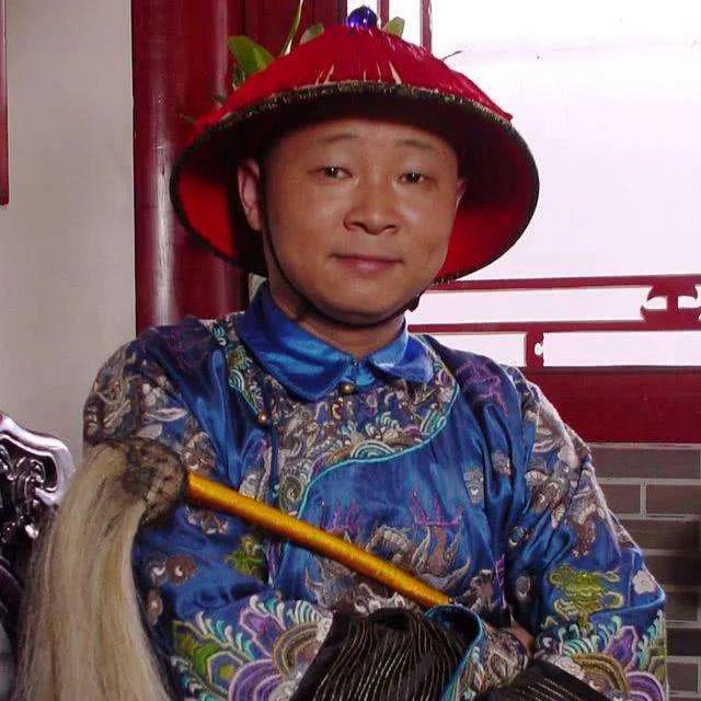 赵亮：因演太监成名，娶名模为妻，如今为何去养鸡？