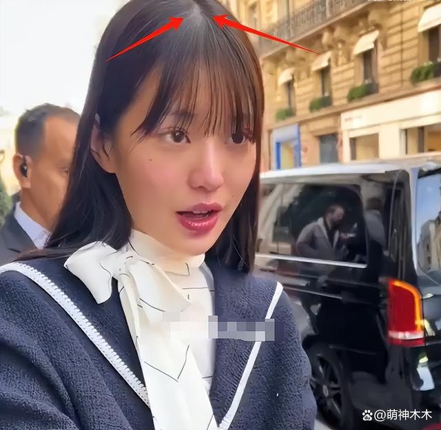 韩女星时装周生图：仪态不佳身材虐，被指像精神小妹进城