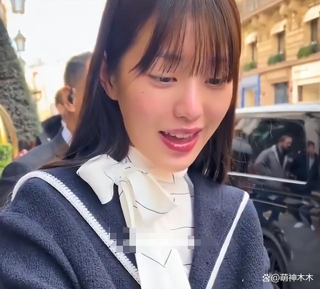 韩女星时装周生图：仪态不佳身材虐，被指像精神小妹进城