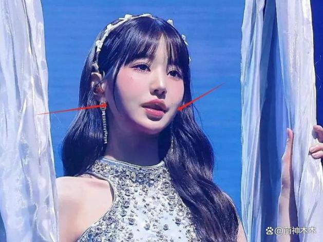韩女星时装周生图：仪态不佳身材虐，被指像精神小妹进城