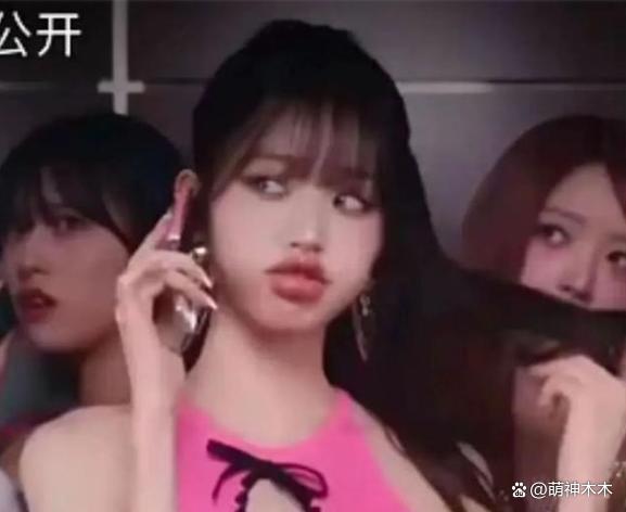 韩女星时装周生图：仪态不佳身材虐，被指像精神小妹进城