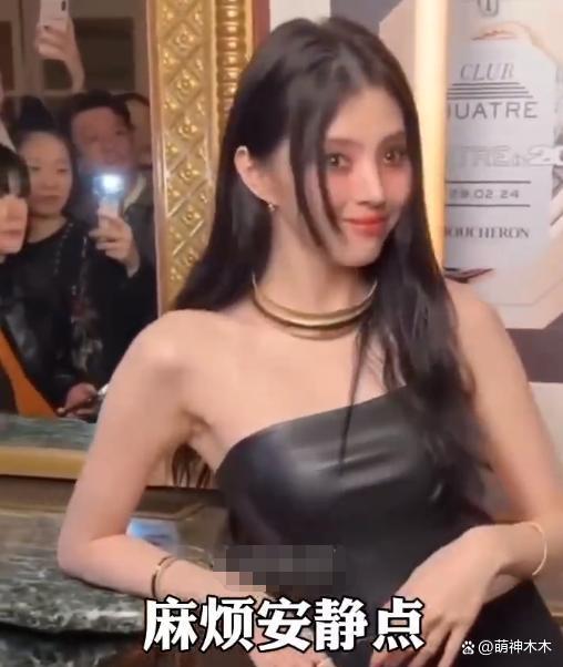 韩女星时装周生图：仪态不佳身材虐，被指像精神小妹进城