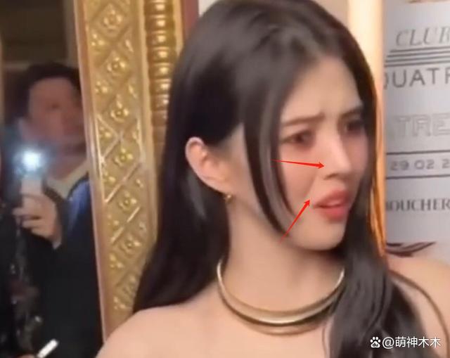 韩女星时装周生图：仪态不佳身材虐，被指像精神小妹进城