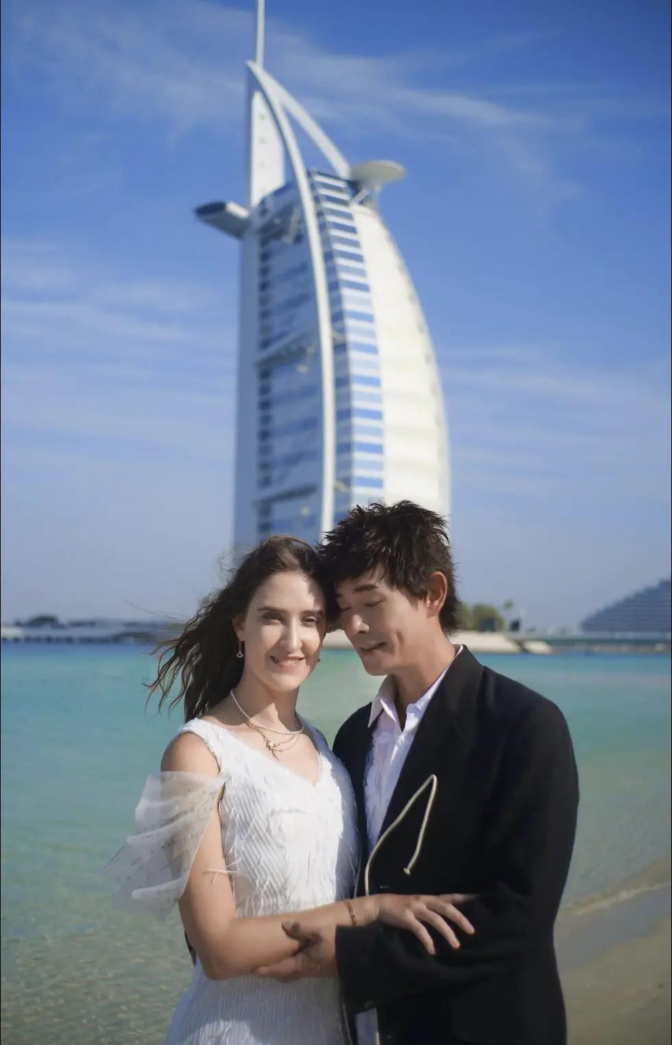 时代缝隙里的老歌手们，过得不要太滋润……