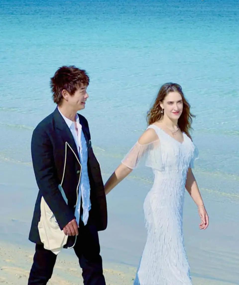 时代缝隙里的老歌手们，过得不要太滋润……