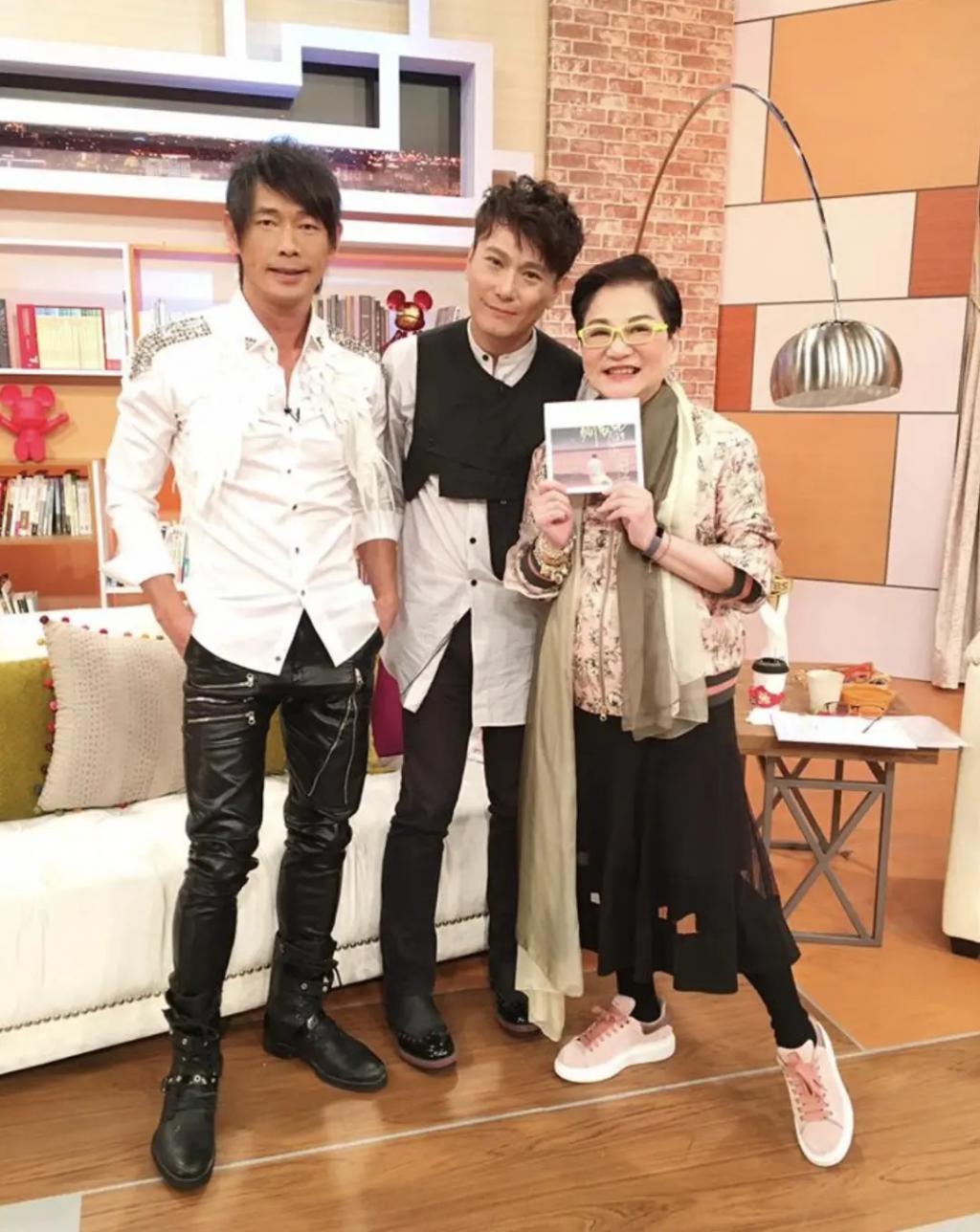 时代缝隙里的老歌手们，过得不要太滋润……