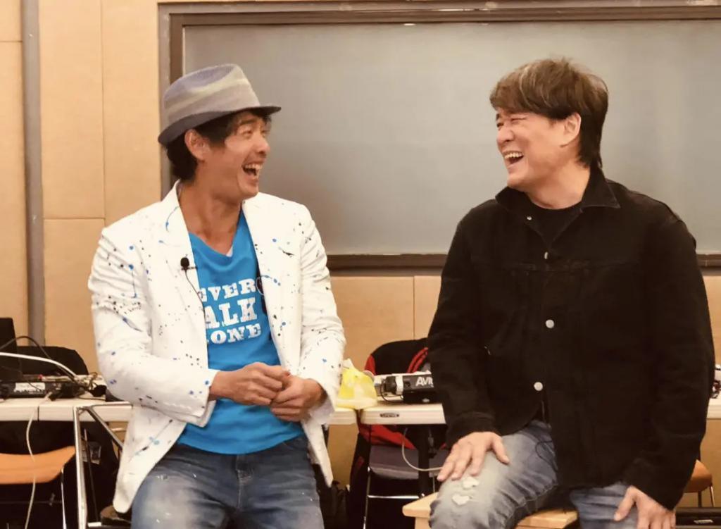 时代缝隙里的老歌手们，过得不要太滋润……