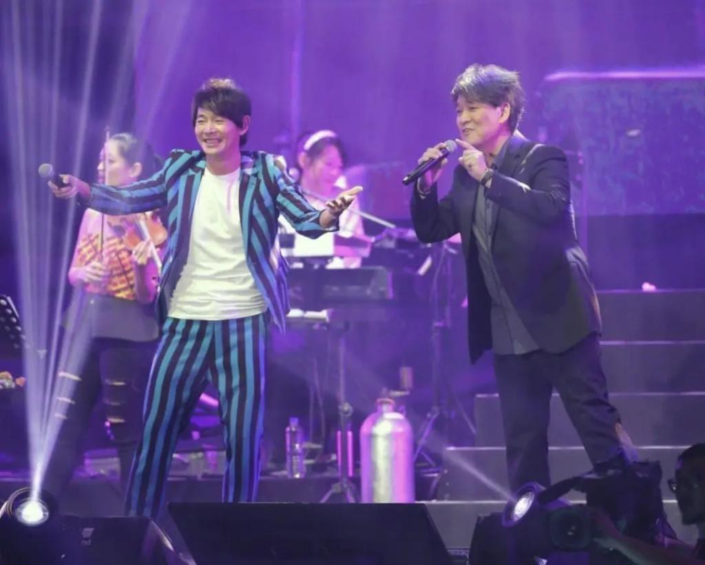 时代缝隙里的老歌手们，过得不要太滋润……