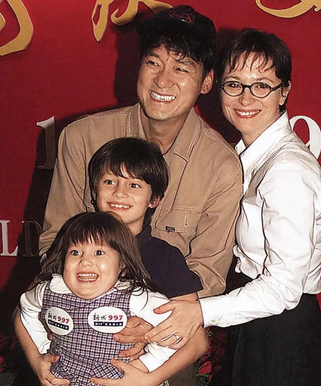 时代缝隙里的老歌手们，过得不要太滋润……