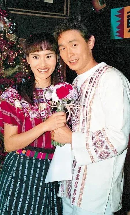 时代缝隙里的老歌手们，过得不要太滋润……