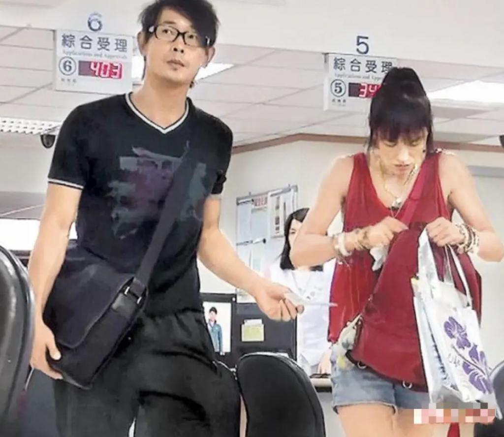 时代缝隙里的老歌手们，过得不要太滋润……