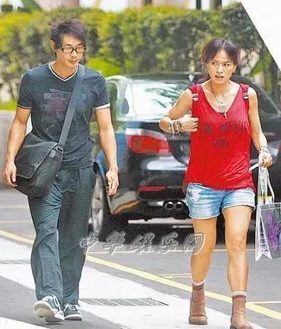 时代缝隙里的老歌手们，过得不要太滋润……