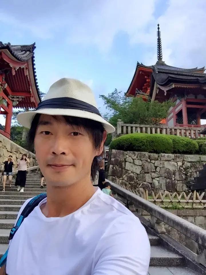 时代缝隙里的老歌手们，过得不要太滋润……