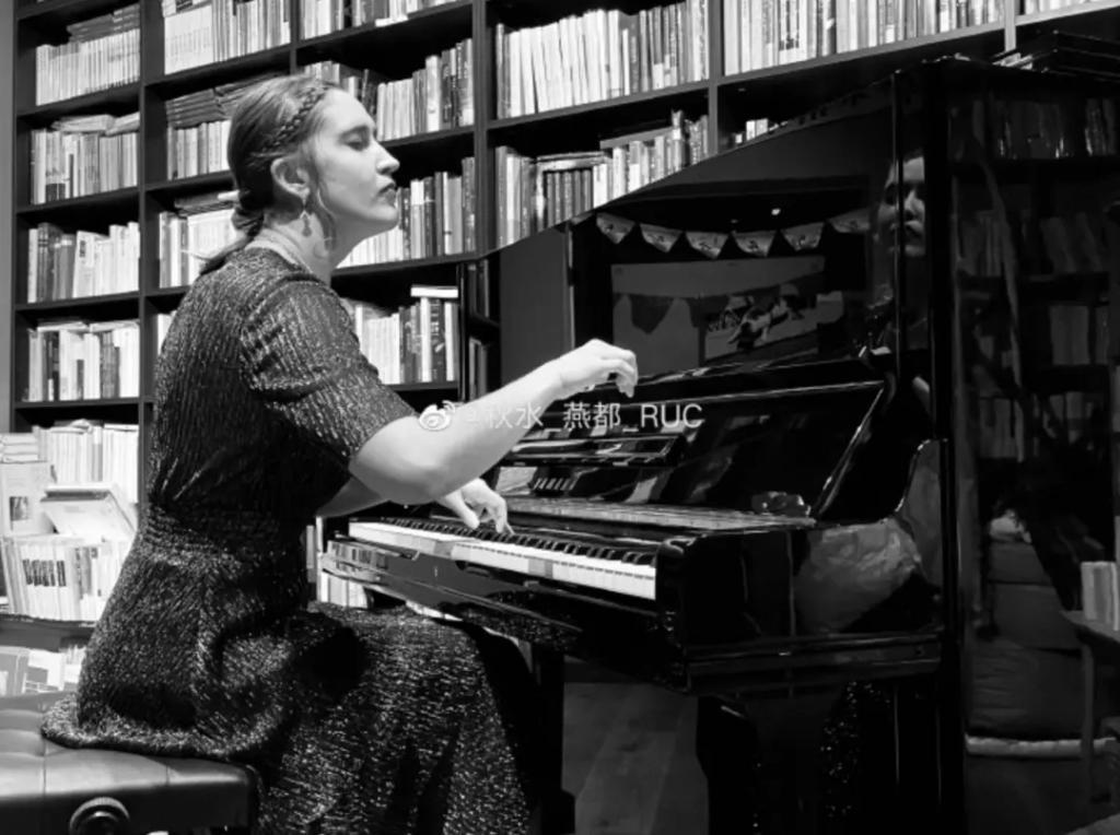 时代缝隙里的老歌手们，过得不要太滋润……