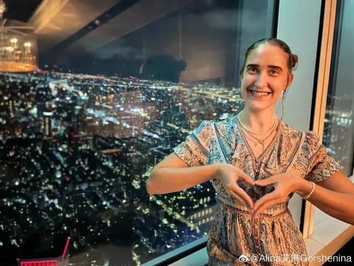 时代缝隙里的老歌手们，过得不要太滋润……