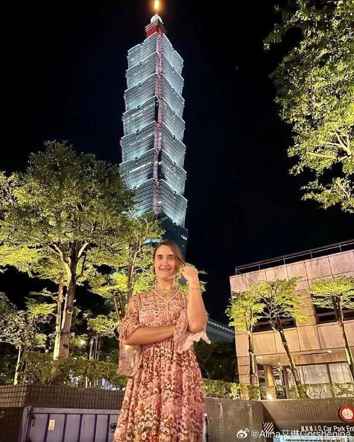 时代缝隙里的老歌手们，过得不要太滋润……