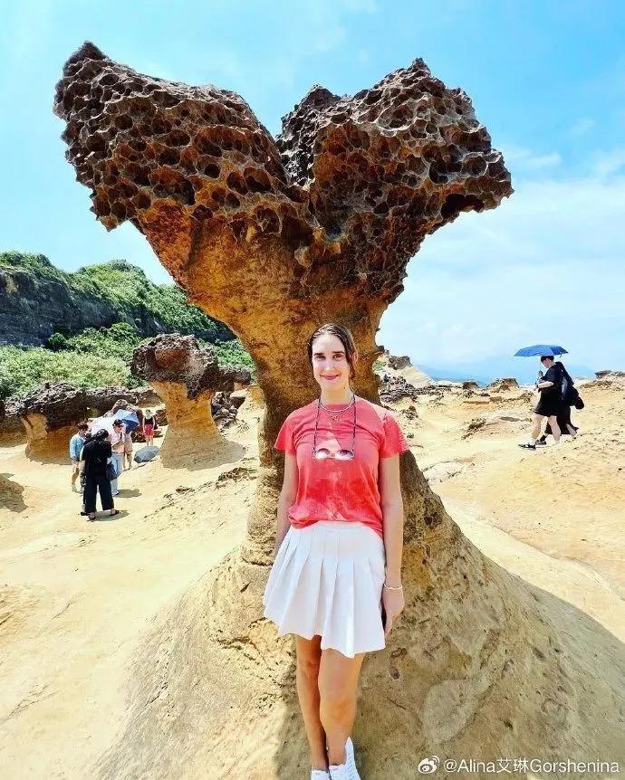 时代缝隙里的老歌手们，过得不要太滋润……