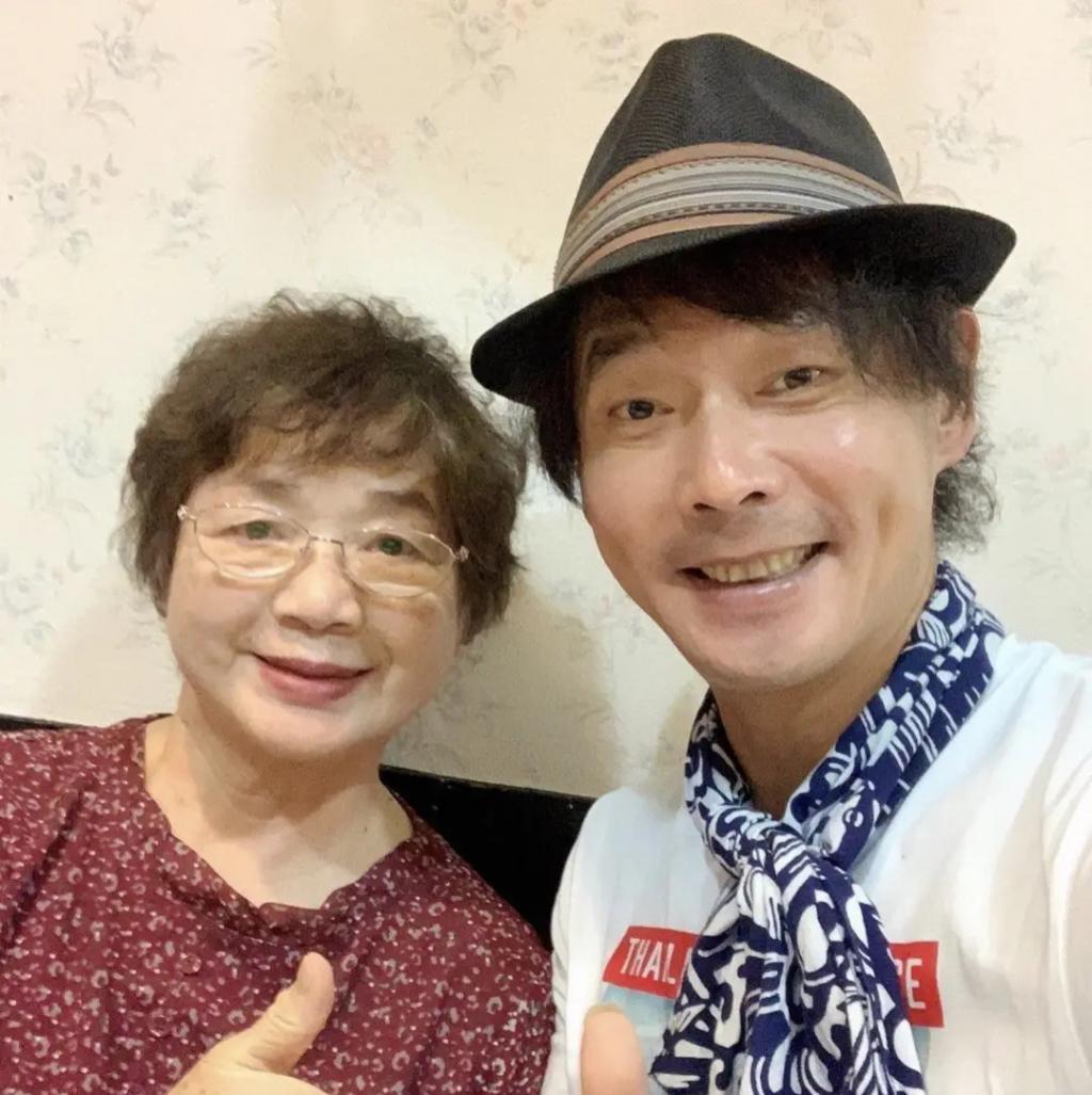 时代缝隙里的老歌手们，过得不要太滋润……