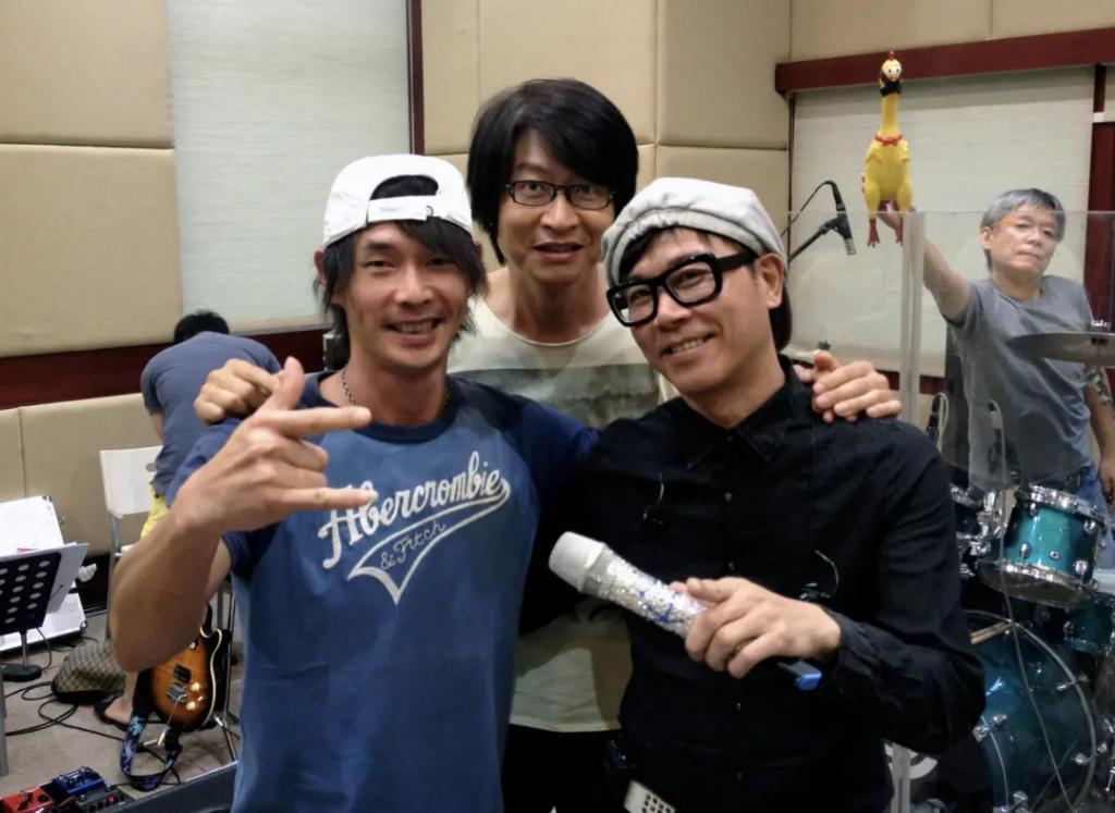 时代缝隙里的老歌手们，过得不要太滋润……