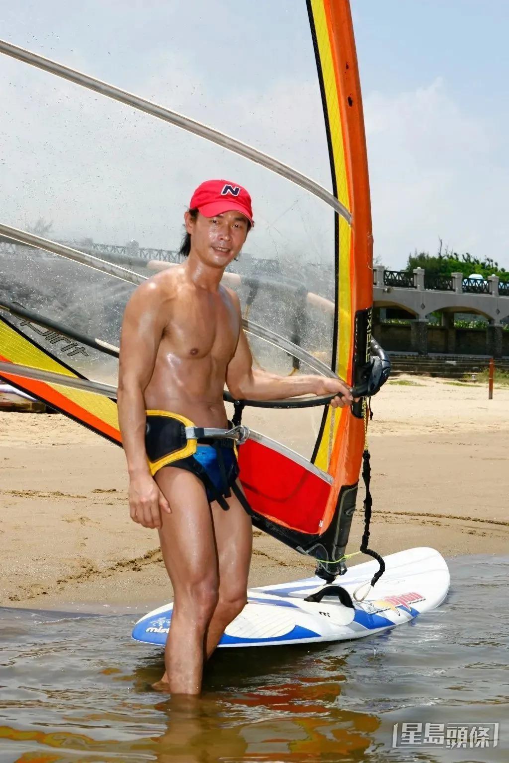 时代缝隙里的老歌手们，过得不要太滋润……