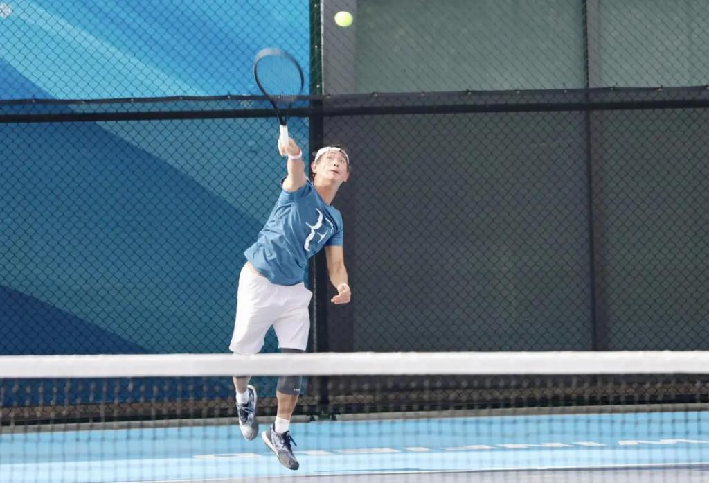 时代缝隙里的老歌手们，过得不要太滋润……