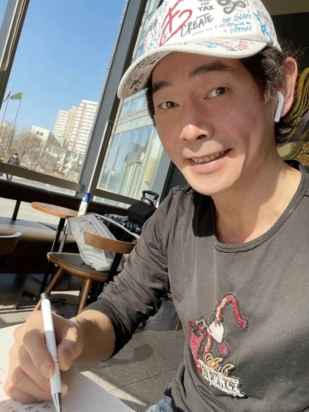 时代缝隙里的老歌手们，过得不要太滋润……