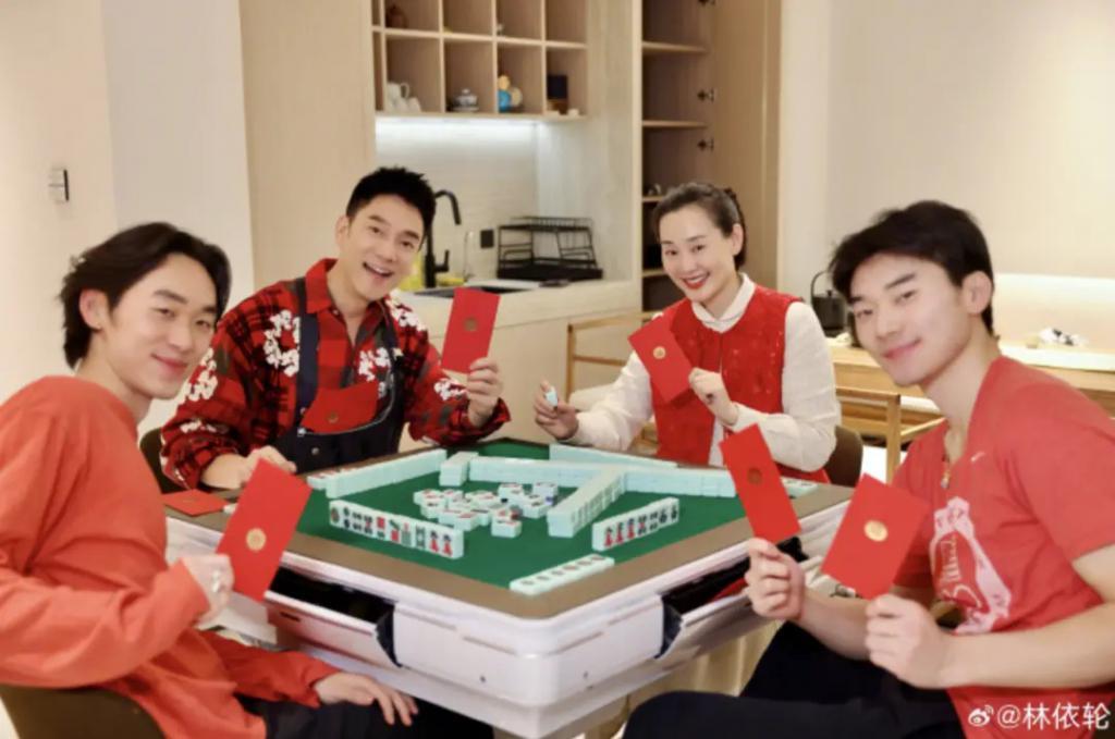 时代缝隙里的老歌手们，过得不要太滋润……