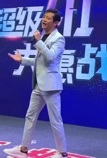 时代缝隙里的老歌手们，过得不要太滋润……