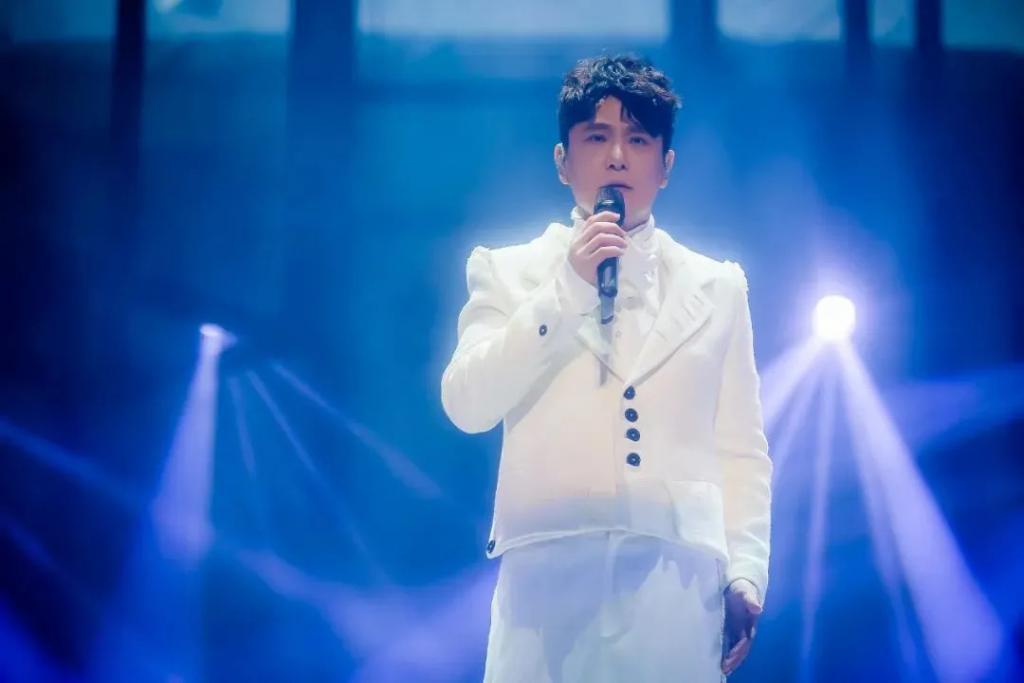 时代缝隙里的老歌手们，过得不要太滋润……