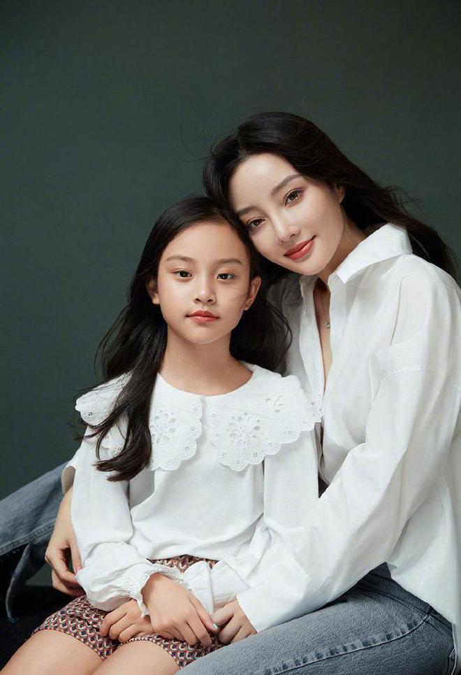 贾乃亮发文力挺甜馨：我和妈妈是你坚强的后盾