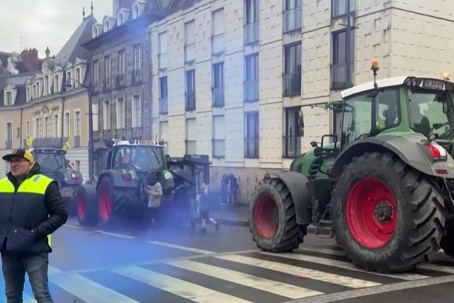 波兰也发生“国会骚乱”：周三农民激烈抗议 要求关闭波乌边境