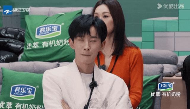 多亏他是男的，要不都怕他乳腺结节？