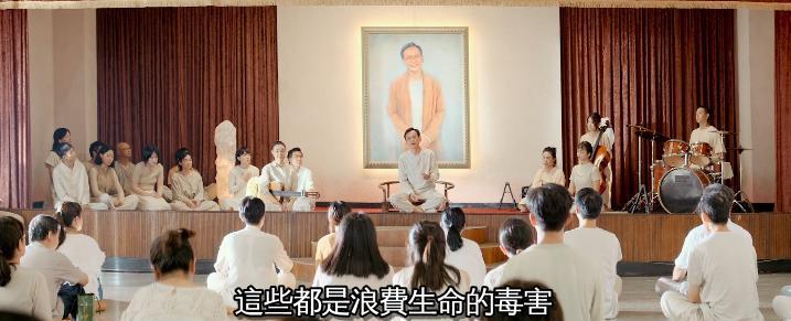 他这过气顶流，翻红靠发疯？