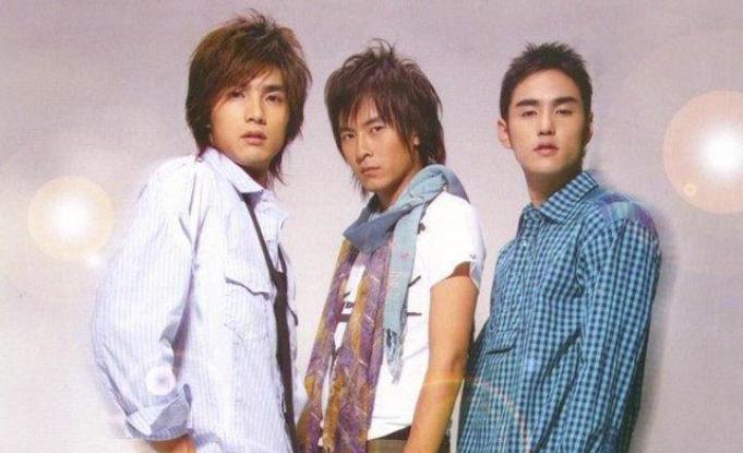 他这过气顶流，翻红靠发疯？