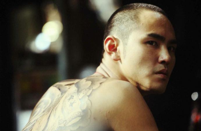 他这过气顶流，翻红靠发疯？