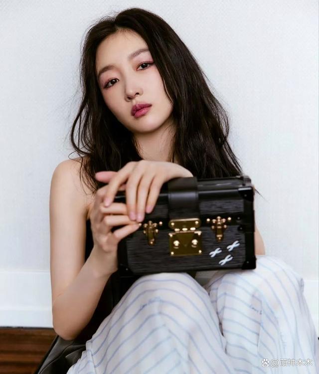 周冬雨耍大牌被LV顶级贵宾点名痛批,这回踢到铁板了?