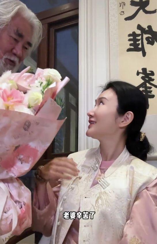 张纪中妻子回应怀四胎：我国老龄化比较严重，要为社会做贡献