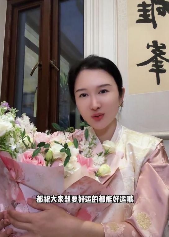 张纪中妻子回应怀四胎：我国老龄化比较严重，要为社会做贡献