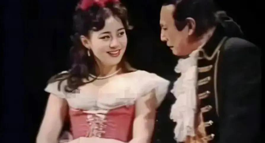 不要看如今的宋丹丹不修边幅，当年的她漂亮到倪萍都被比下去了