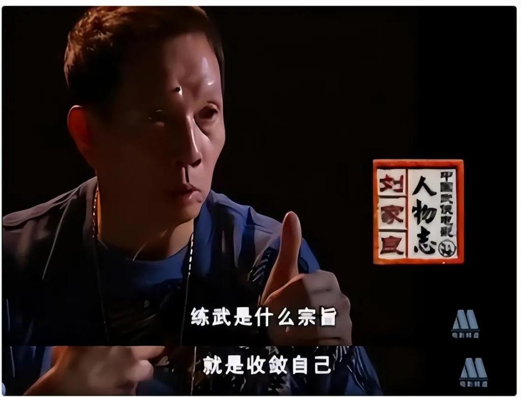 郑少秋的师傅、张国荣的干爹，嘲成龙杂耍，他什么来头？