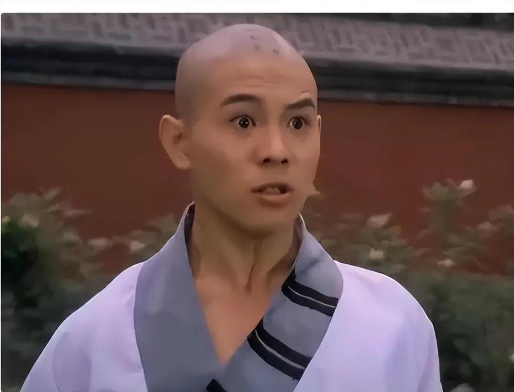 郑少秋的师傅、张国荣的干爹，嘲成龙杂耍，他什么来头？