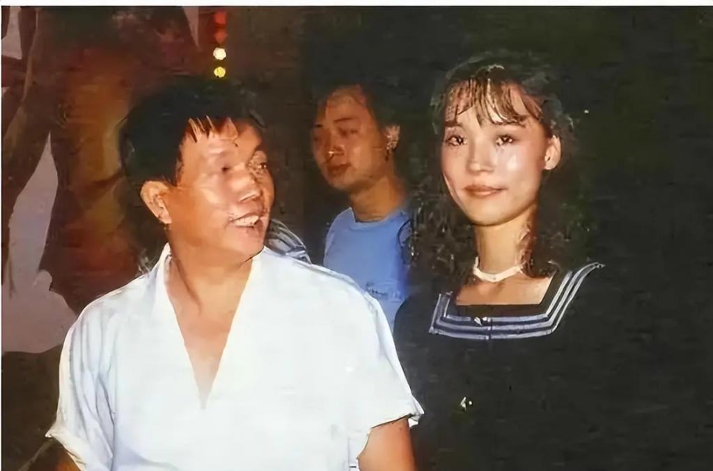 郑少秋的师傅、张国荣的干爹，嘲成龙杂耍，他什么来头？