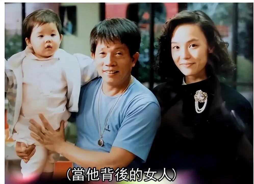 郑少秋的师傅、张国荣的干爹，嘲成龙杂耍，他什么来头？