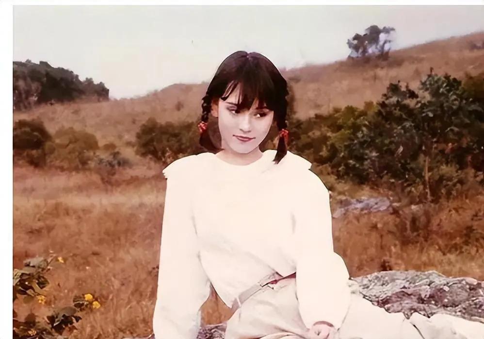 郑少秋的师傅、张国荣的干爹，嘲成龙杂耍，他什么来头？