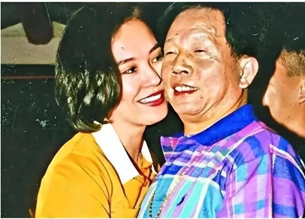 郑少秋的师傅、张国荣的干爹，嘲成龙杂耍，他什么来头？